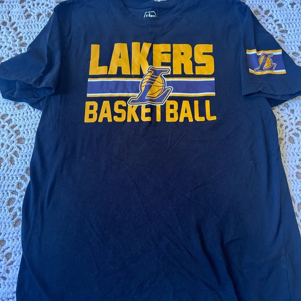 Men’s Lakers Basketball Black Large ‘47 Brand Tshirt Short Sleeve RN#70547 - Picture 2 of 8